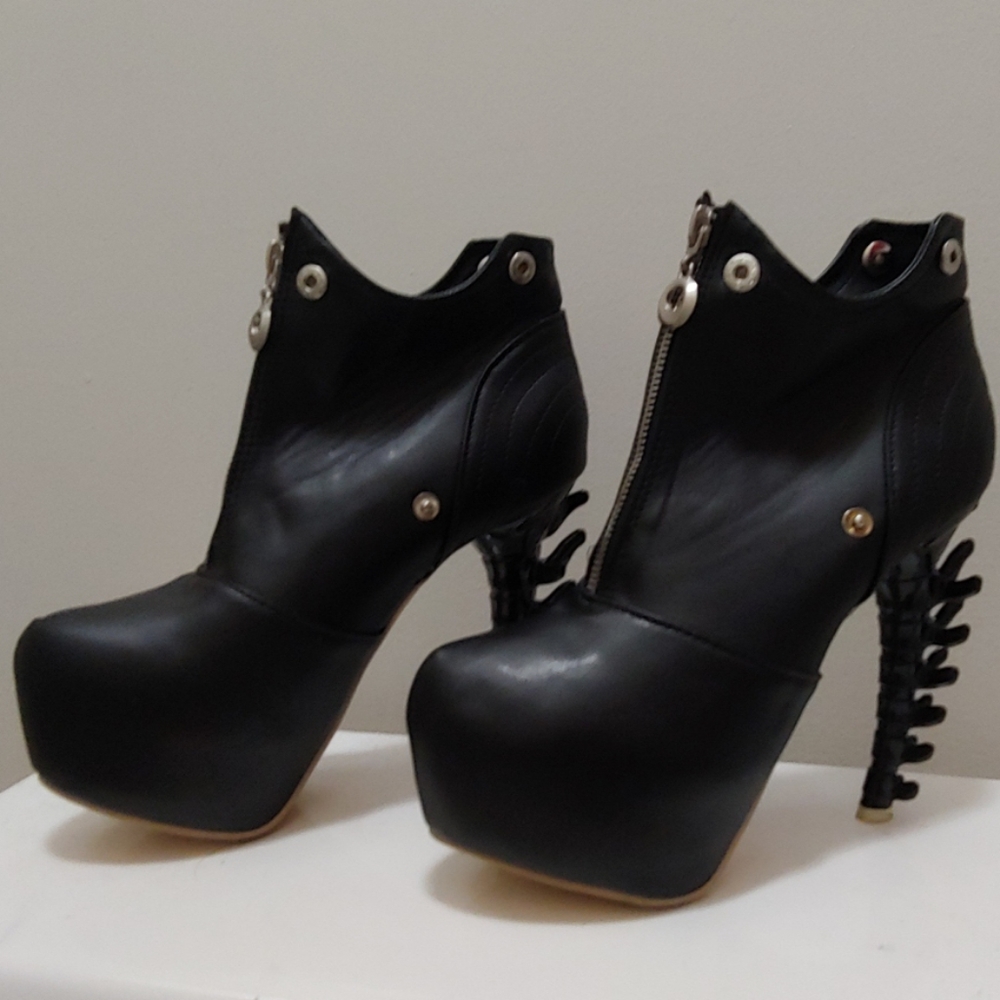 Show story ankle boots